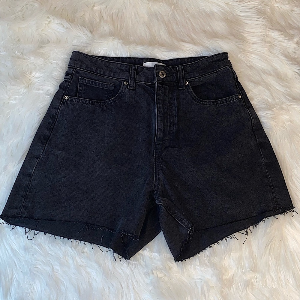 H & M black cut off distressed high waisted jean shorts